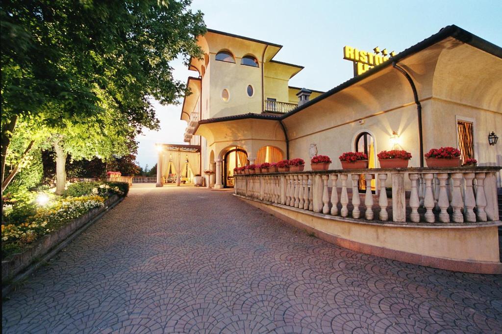 Villa Belvedere 1849 Misano di Gera dʼAdda Zewnętrze zdjęcie